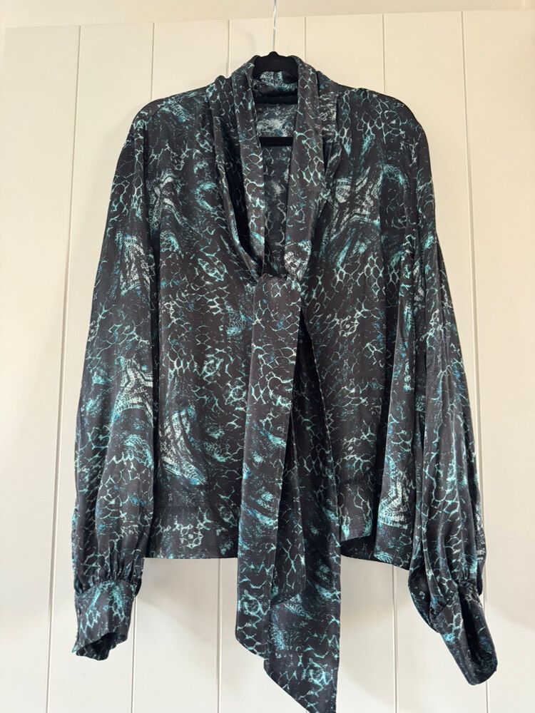 Storm Shirt Tie Neck
