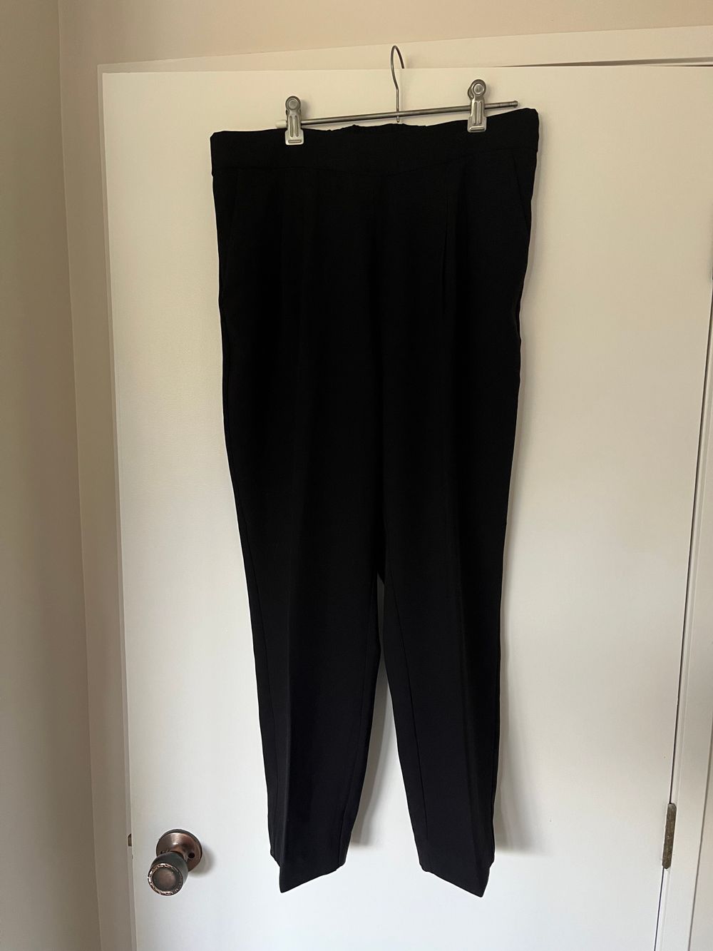 Country Road Pleated Tapered Pant