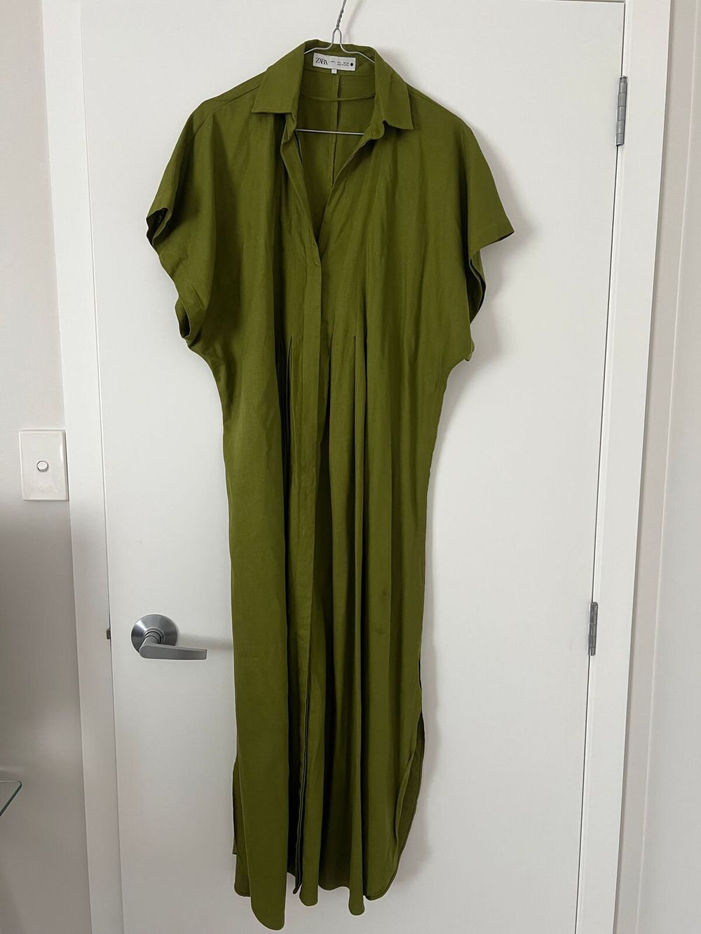 Zara - Pleated Linen Dress on Designer Wardrobe Zara - Pleated Linen Dress on Designer Wardrobe