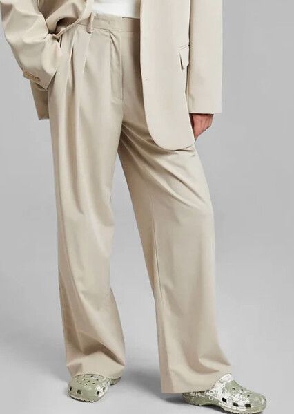 The Frankie Shop Tansy Pleated Trousers beige size M