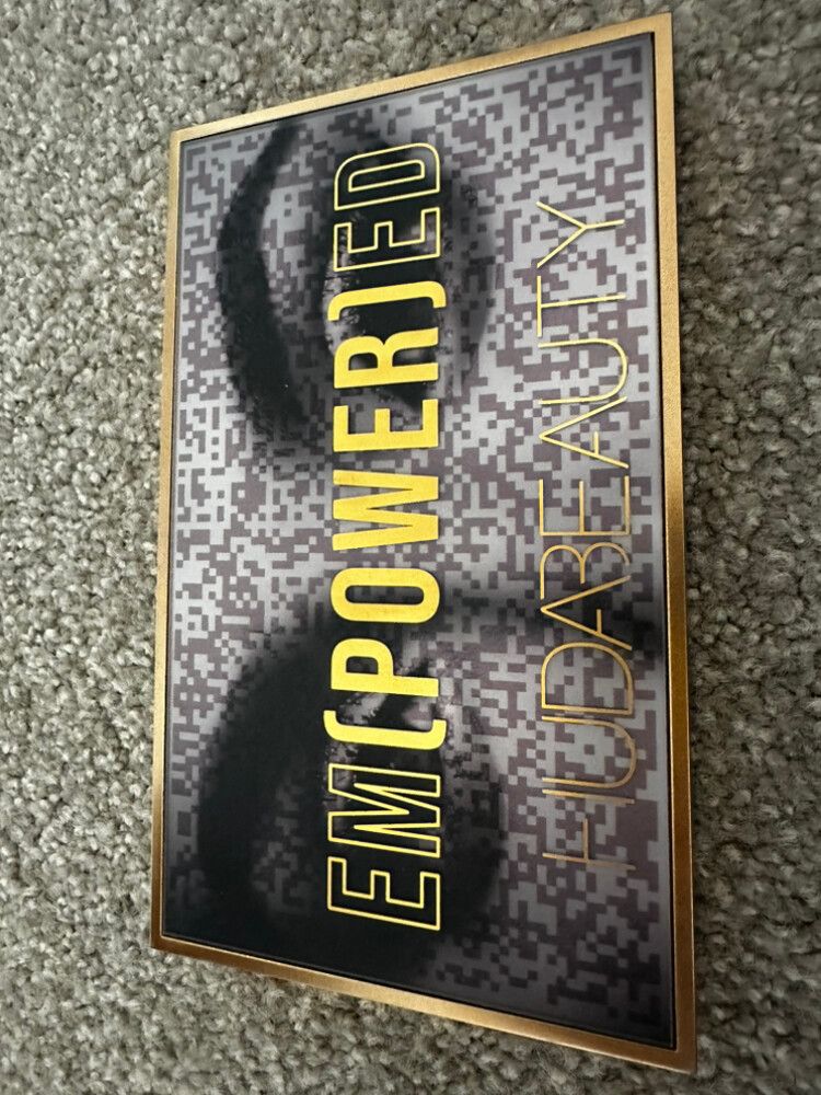 Huda Beauty Empowered Palette
