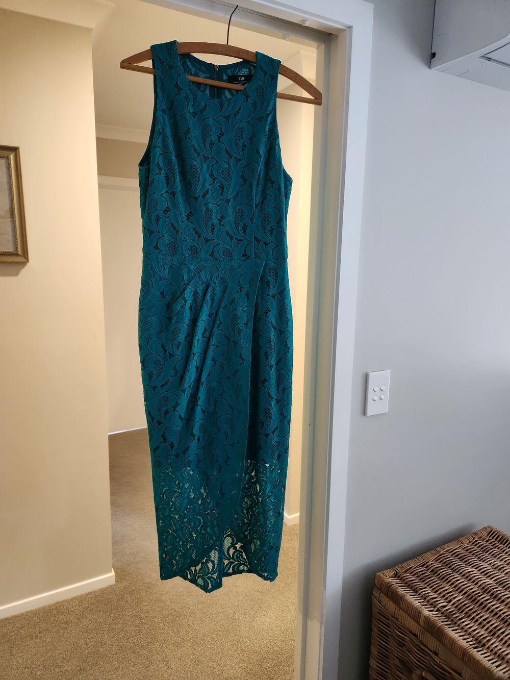 Cue - Cue Green Lace Dress on Designer Wardrobe