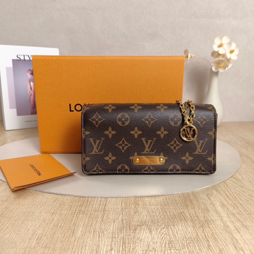 Louis Vuitton Crossbody Bag LILY Chain Bagwoc Monogram