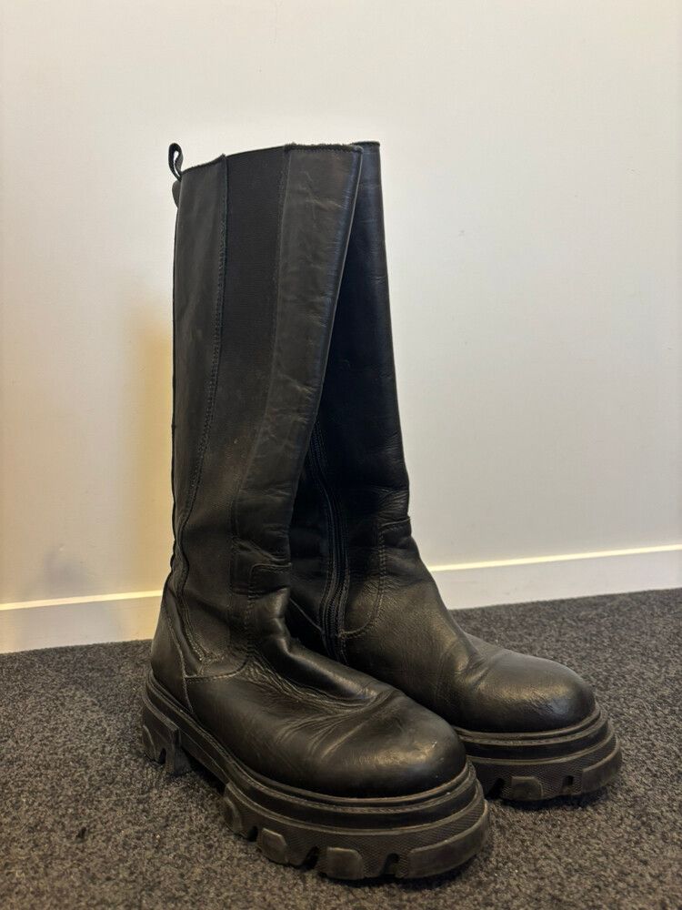 Steve Madden Black Boots