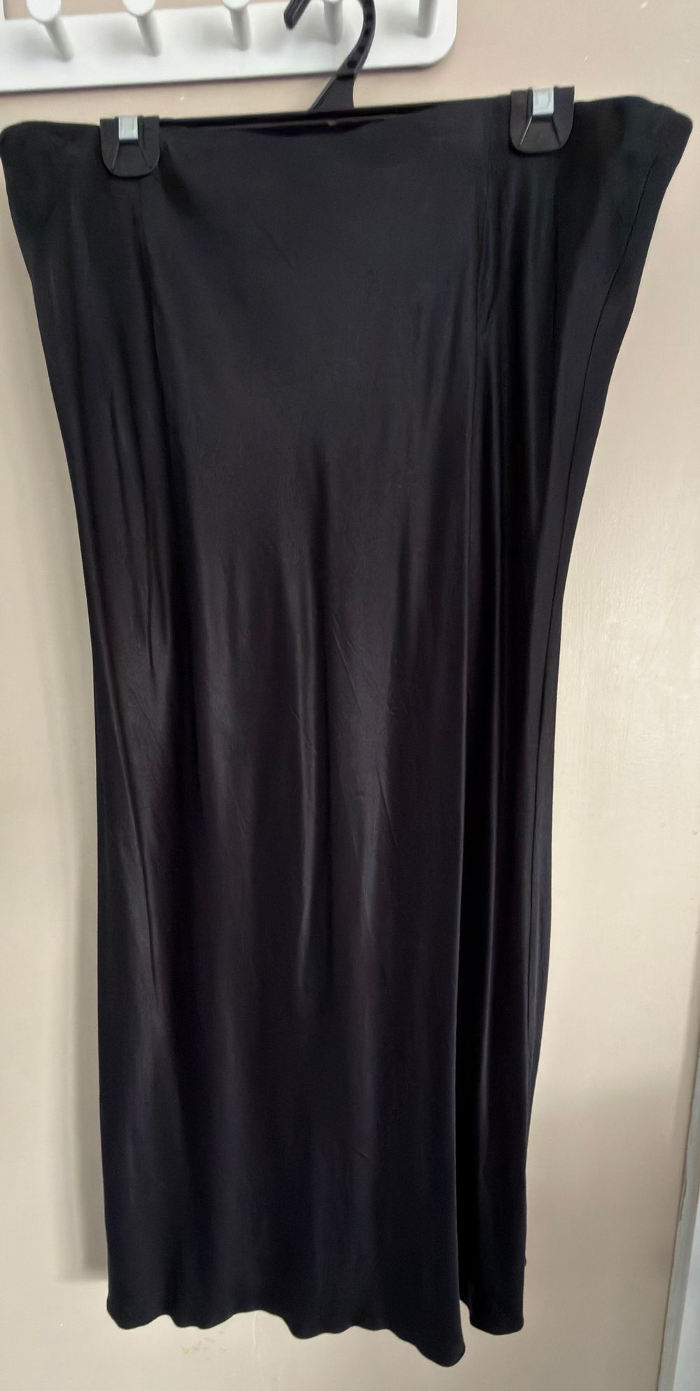 MAX - Black Midi Skirt