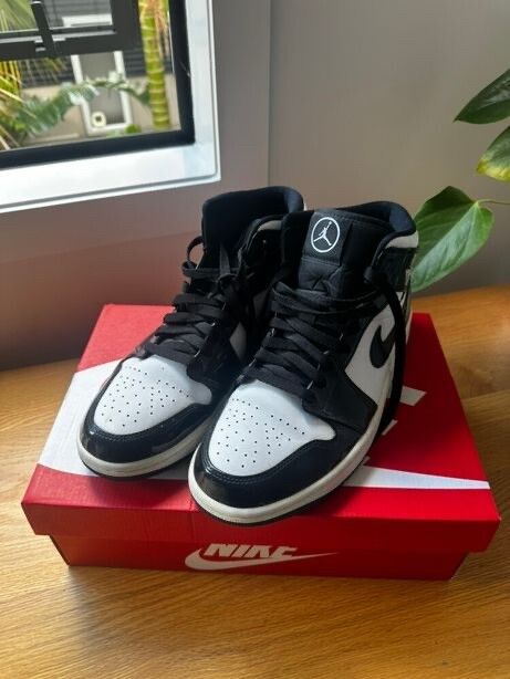 Nike Jordan Mids