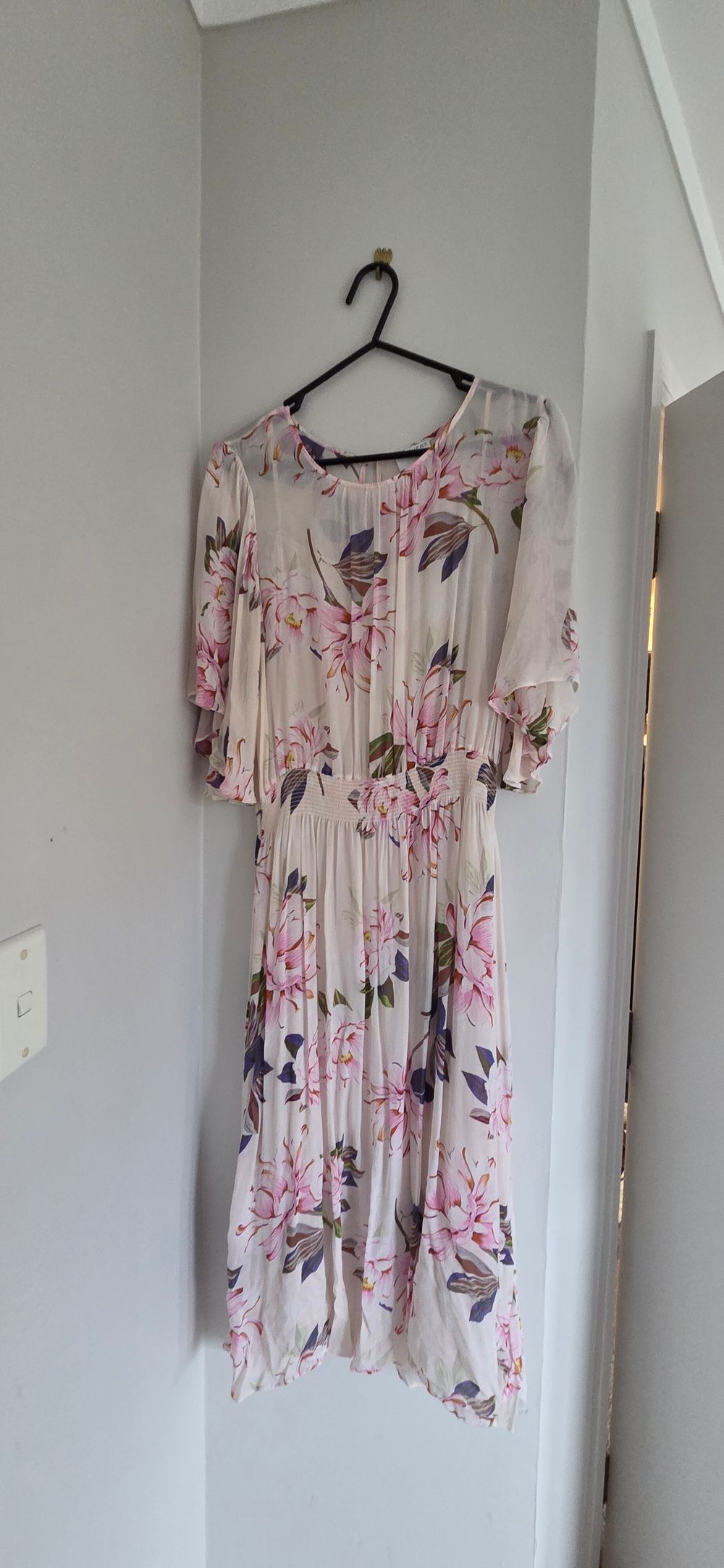 Witchery Pink Floral Midi Dress