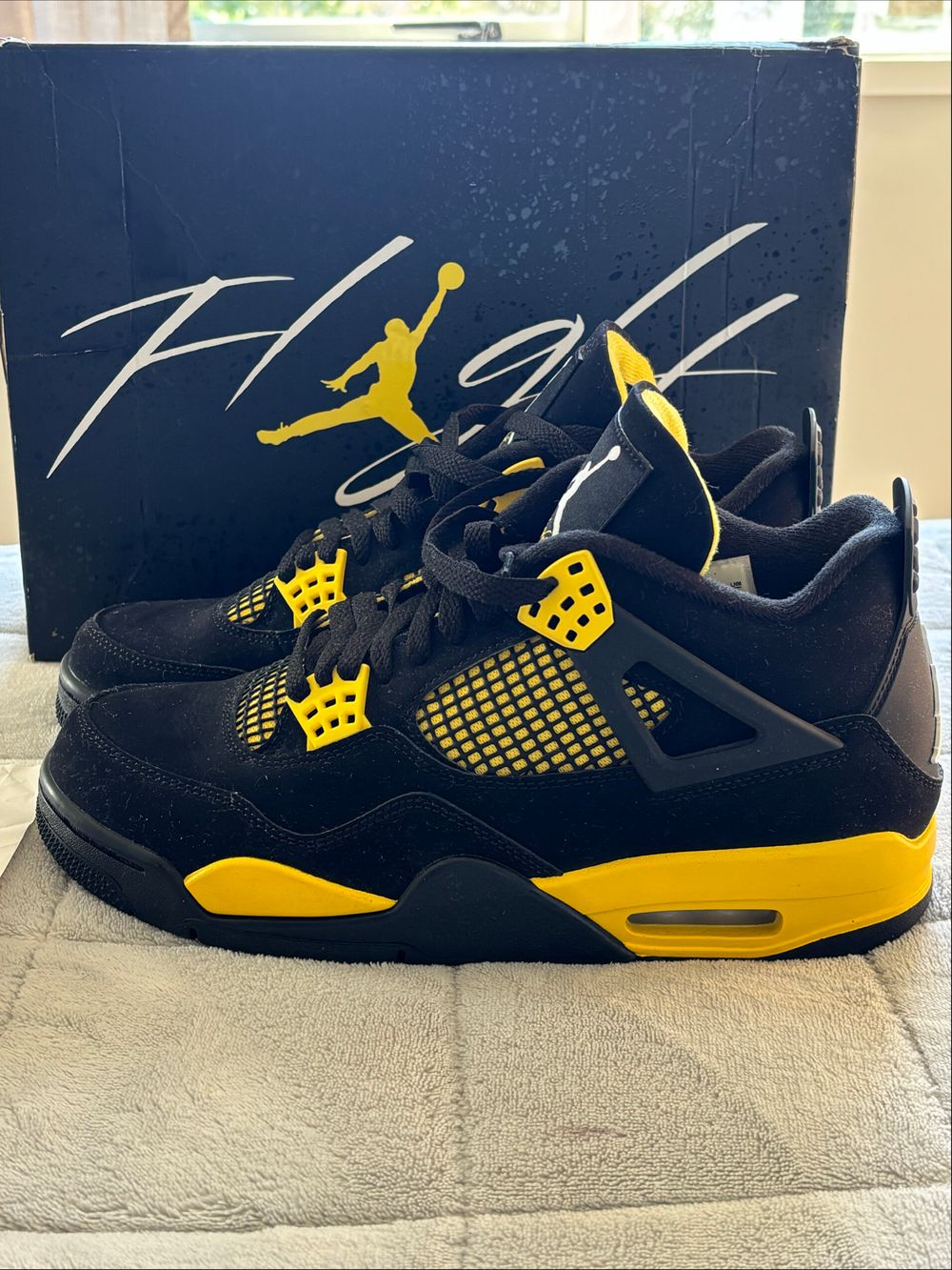 2023 Jordan 4 Retro Thunder Sneakers