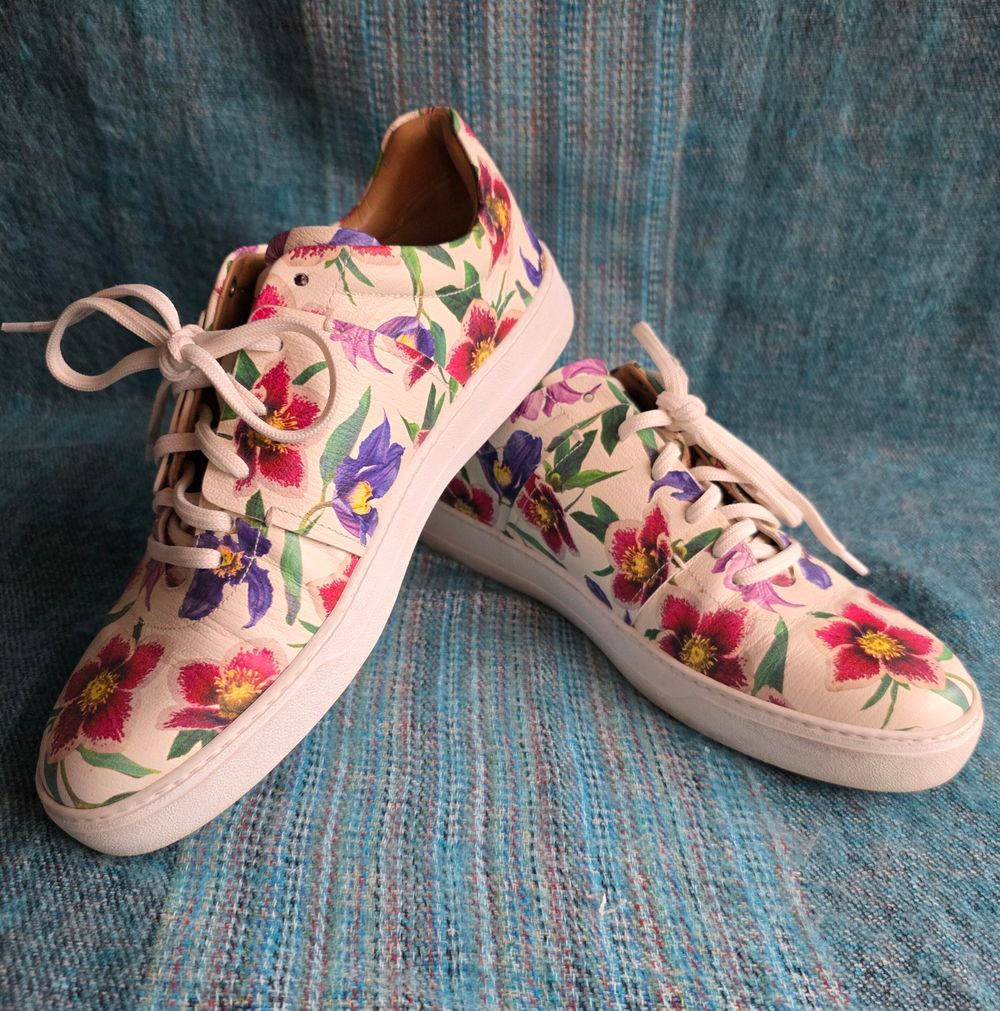 Floral sneakers 9.5