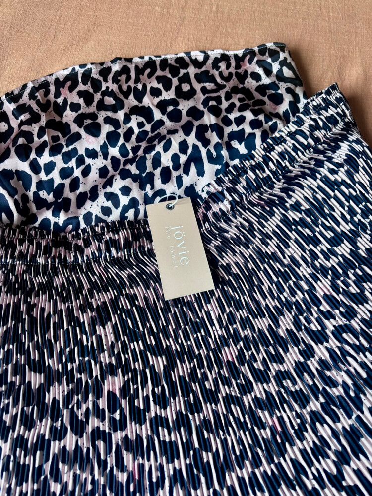 Jovie the Label Pleated Skirt