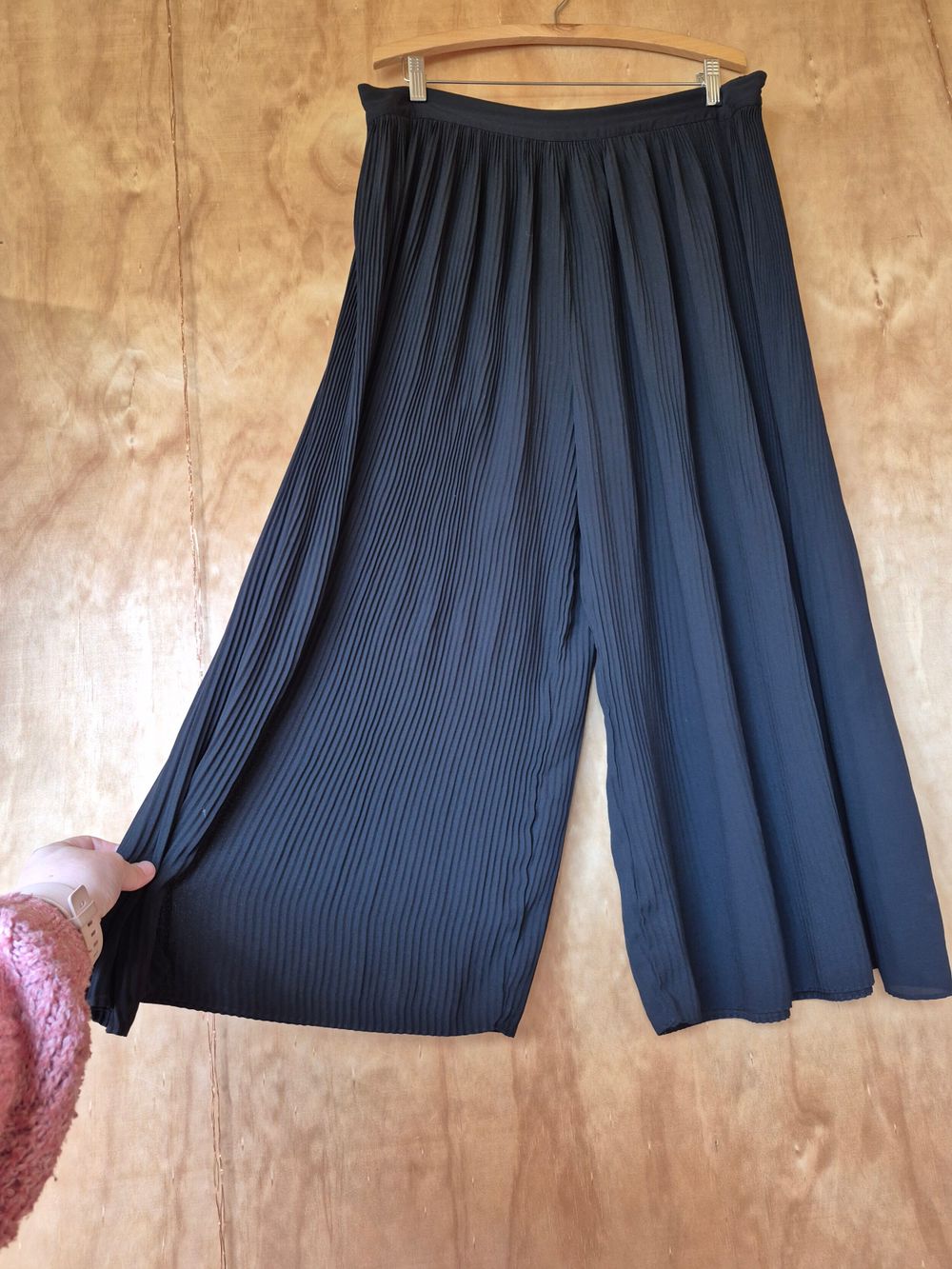 MAX Black Pleated Pants