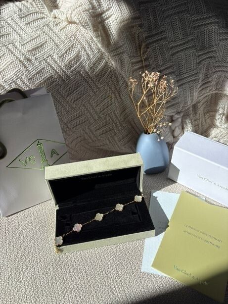 5 Motif White Mother of Pearl Bracelet