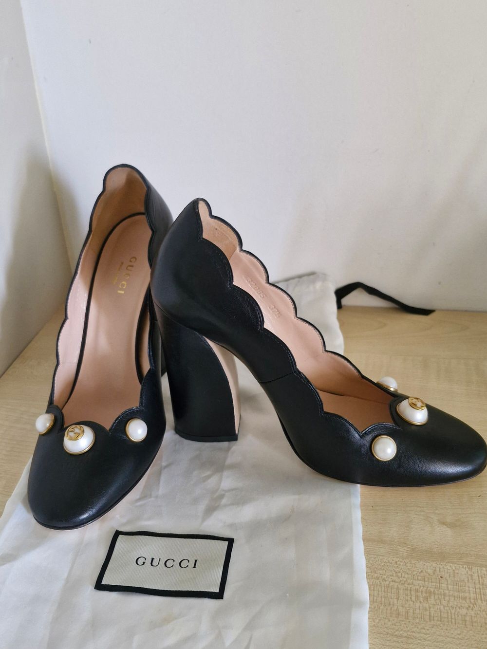 Pearl Black Leather Scalloped Edge Round Toe Chunky Heel Pump 37.5