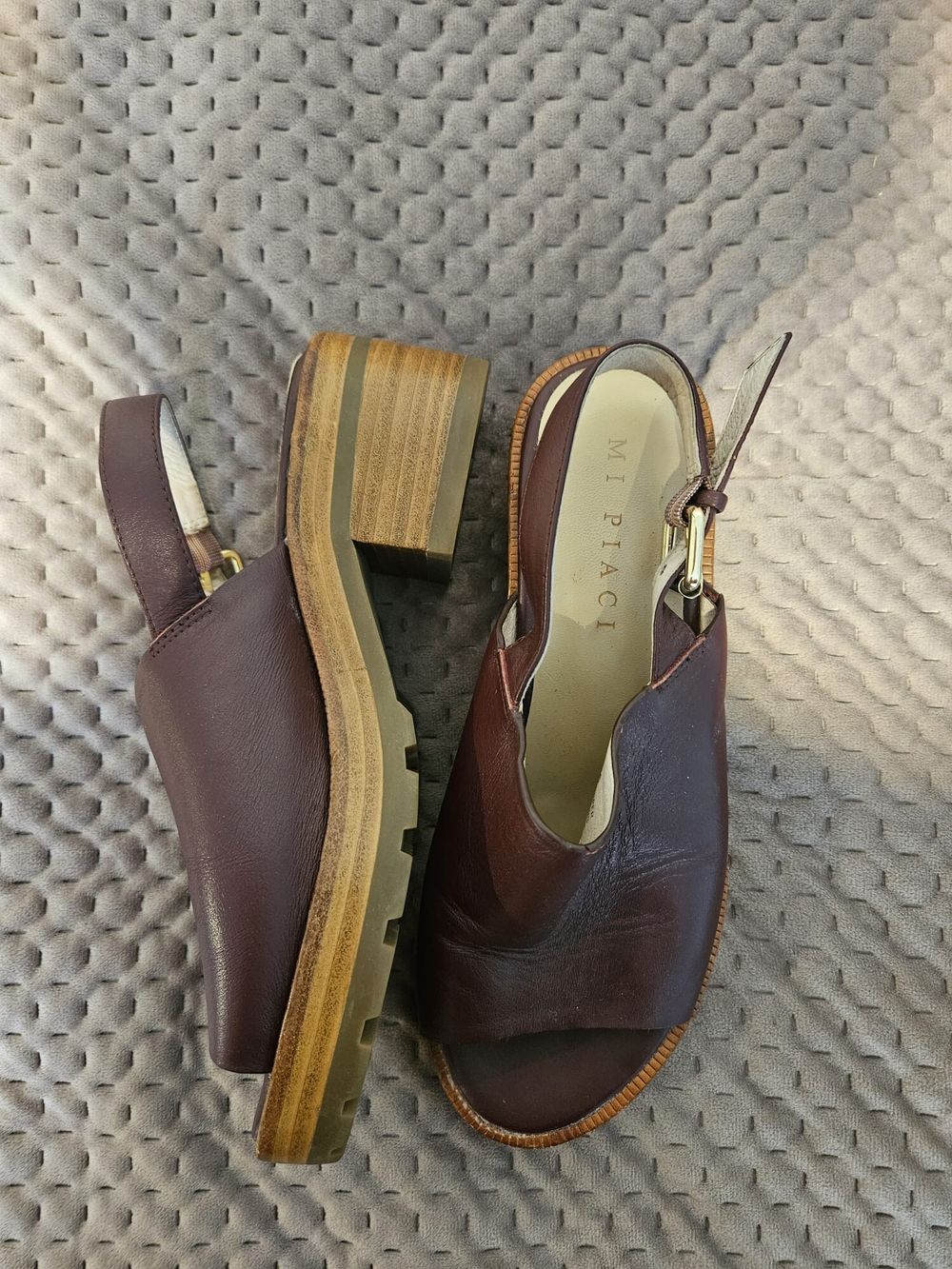 Mi Piaci Maroon Sandals