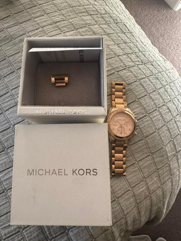 Barely worn Michael Kors rose gold watch Michael Kors rose gold watch, BARELY WORN - benaras.co main image 2