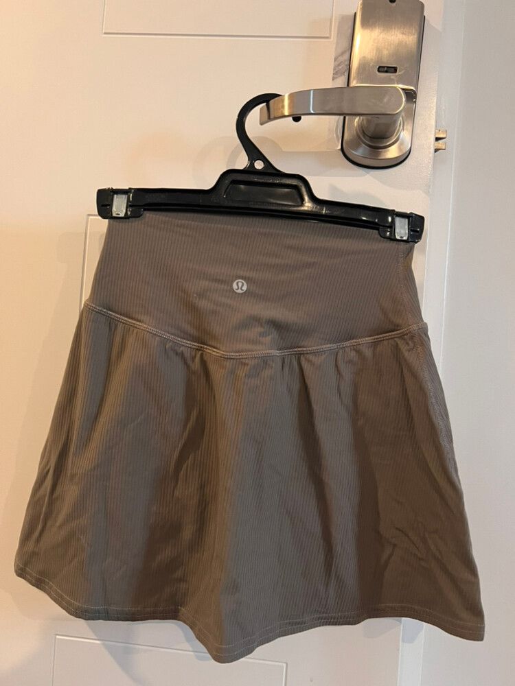 Lululemon High rise skirt Brand new