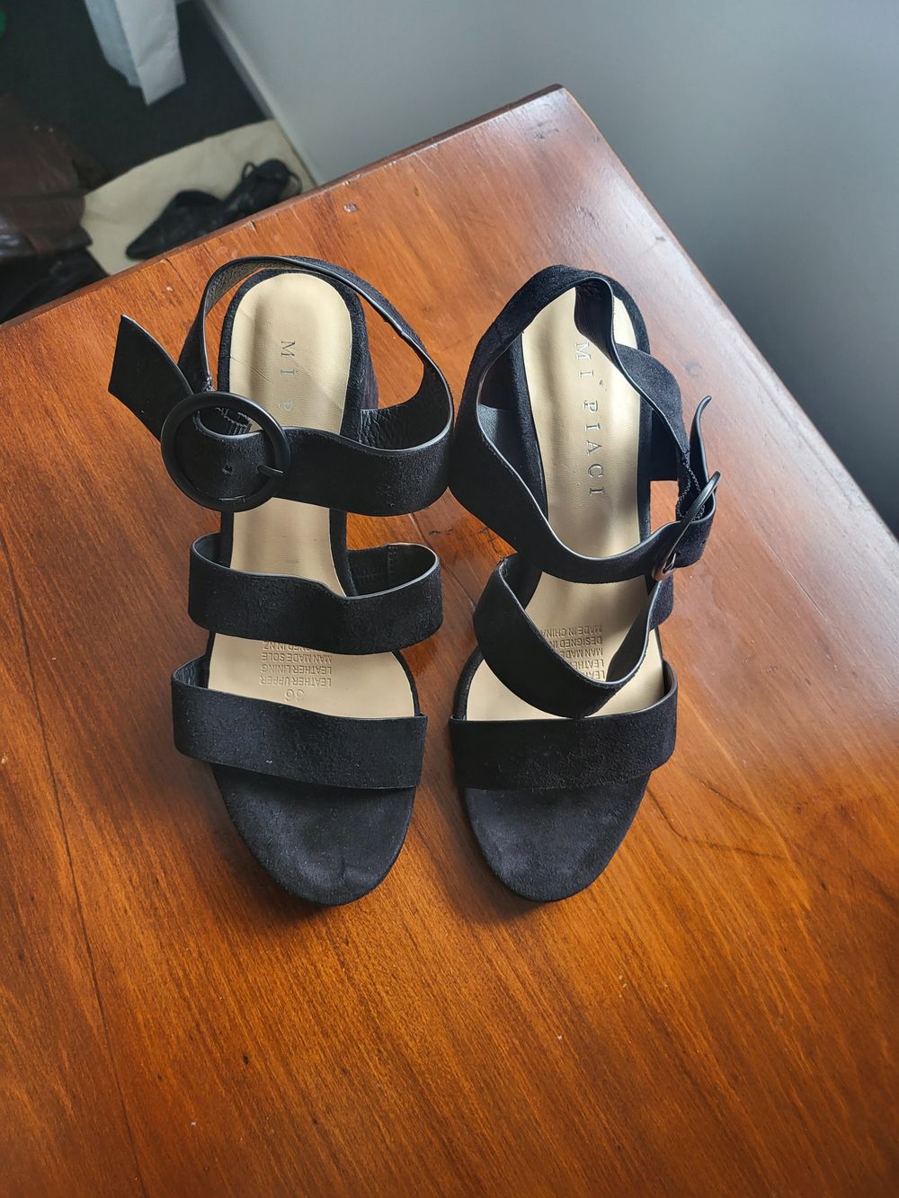 Mi Piaci Black Suede Block Heel Sandals
