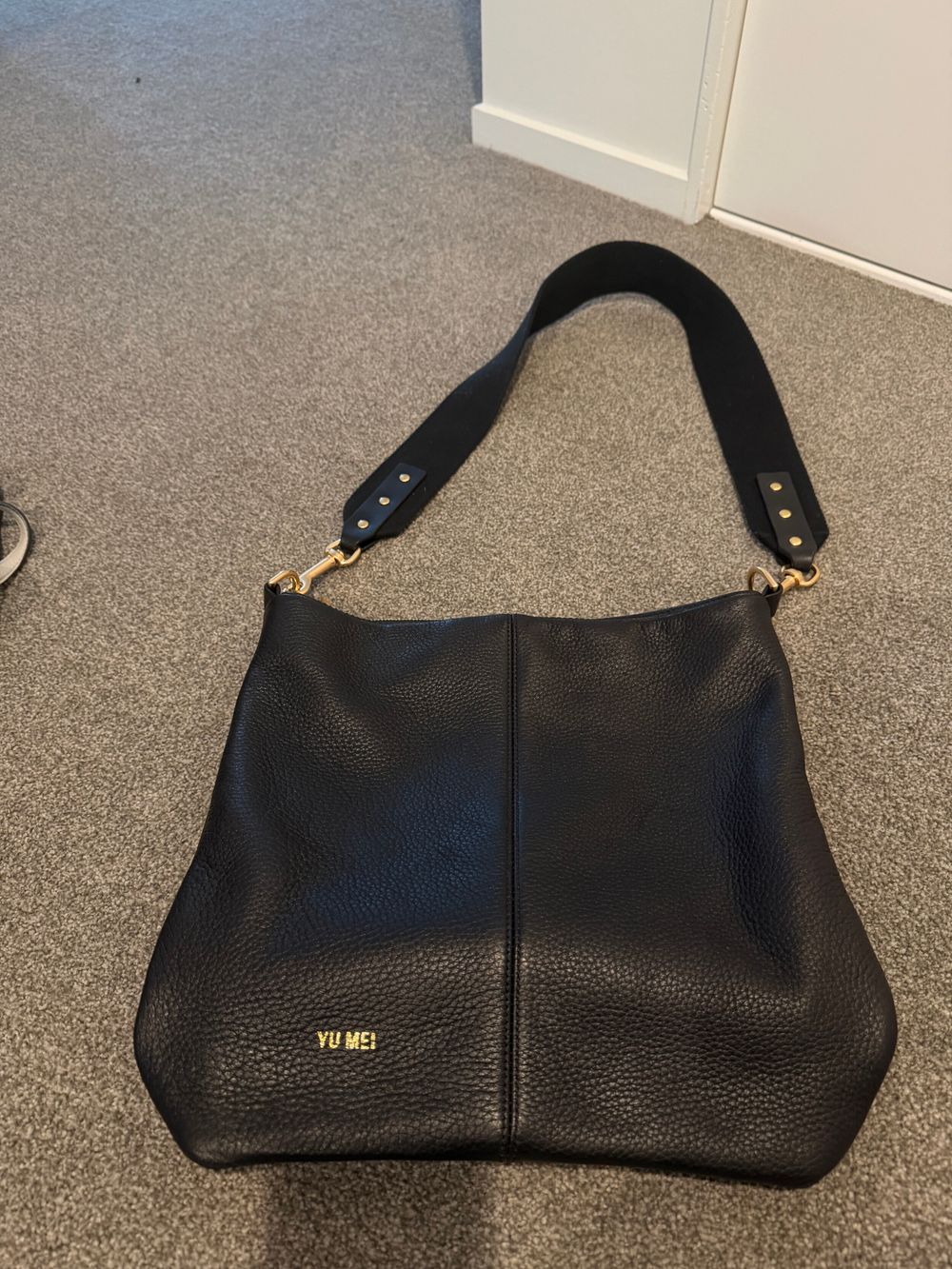 Yu Mei Black Leather Shoulder Bag - Excellent condition