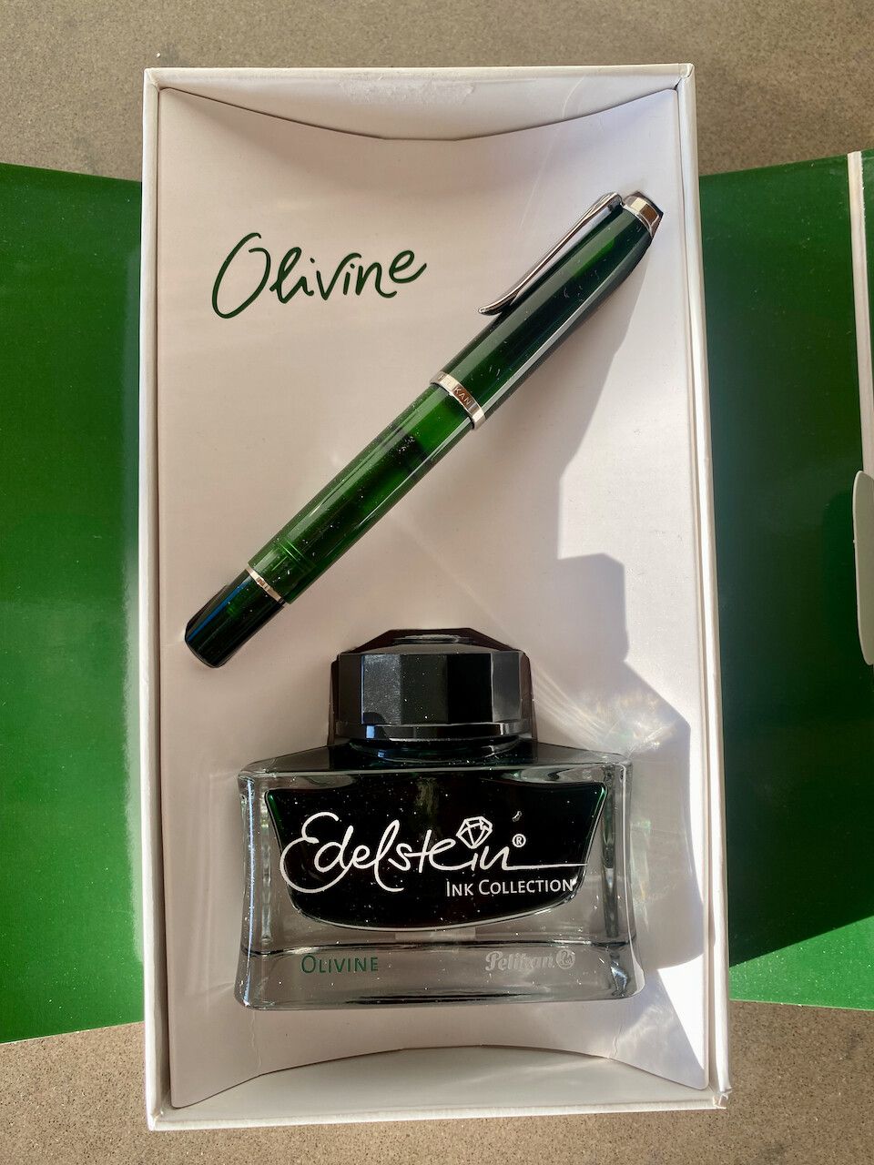 PELIKAN M205 Olivine Fountain Pen & Ink Set Medium Nib Green