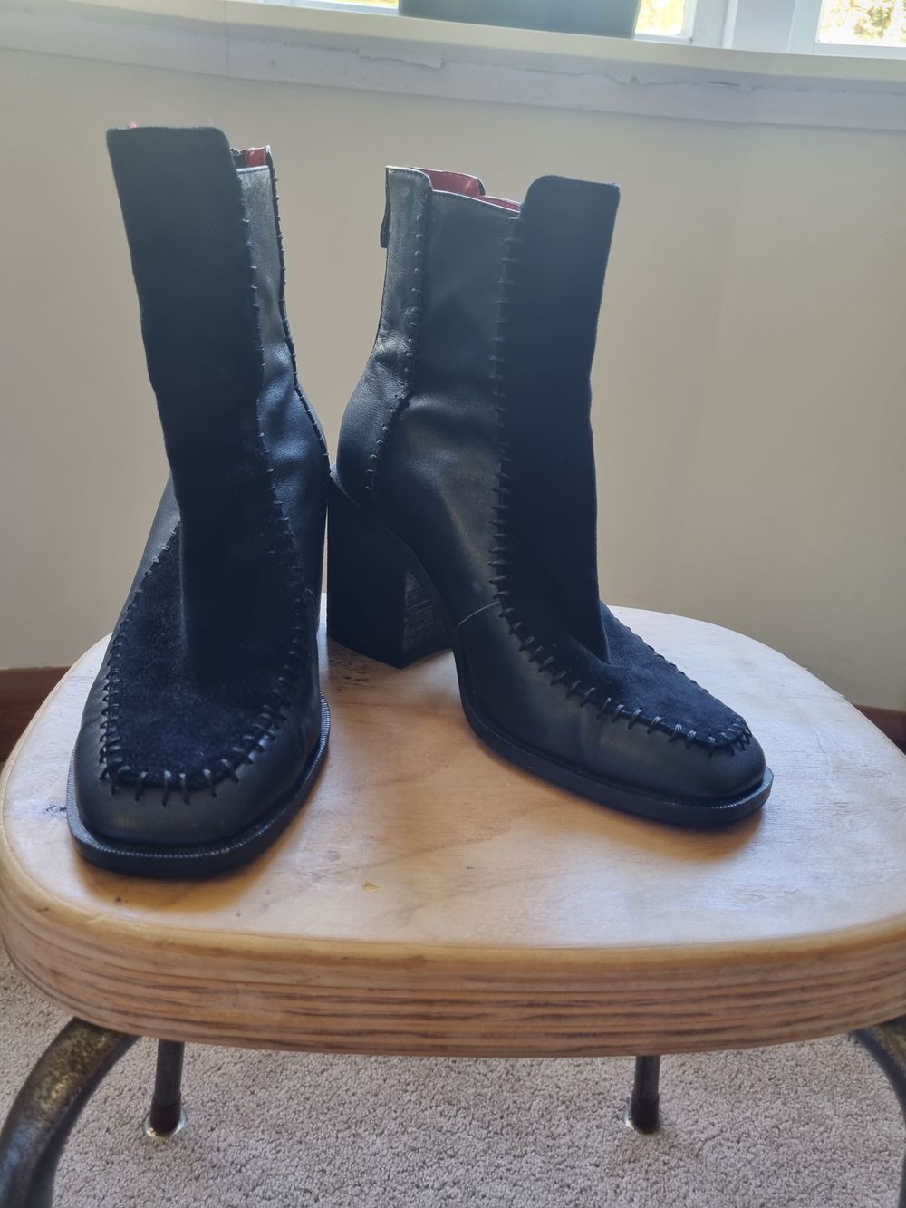 Black leather and suede boots size 38