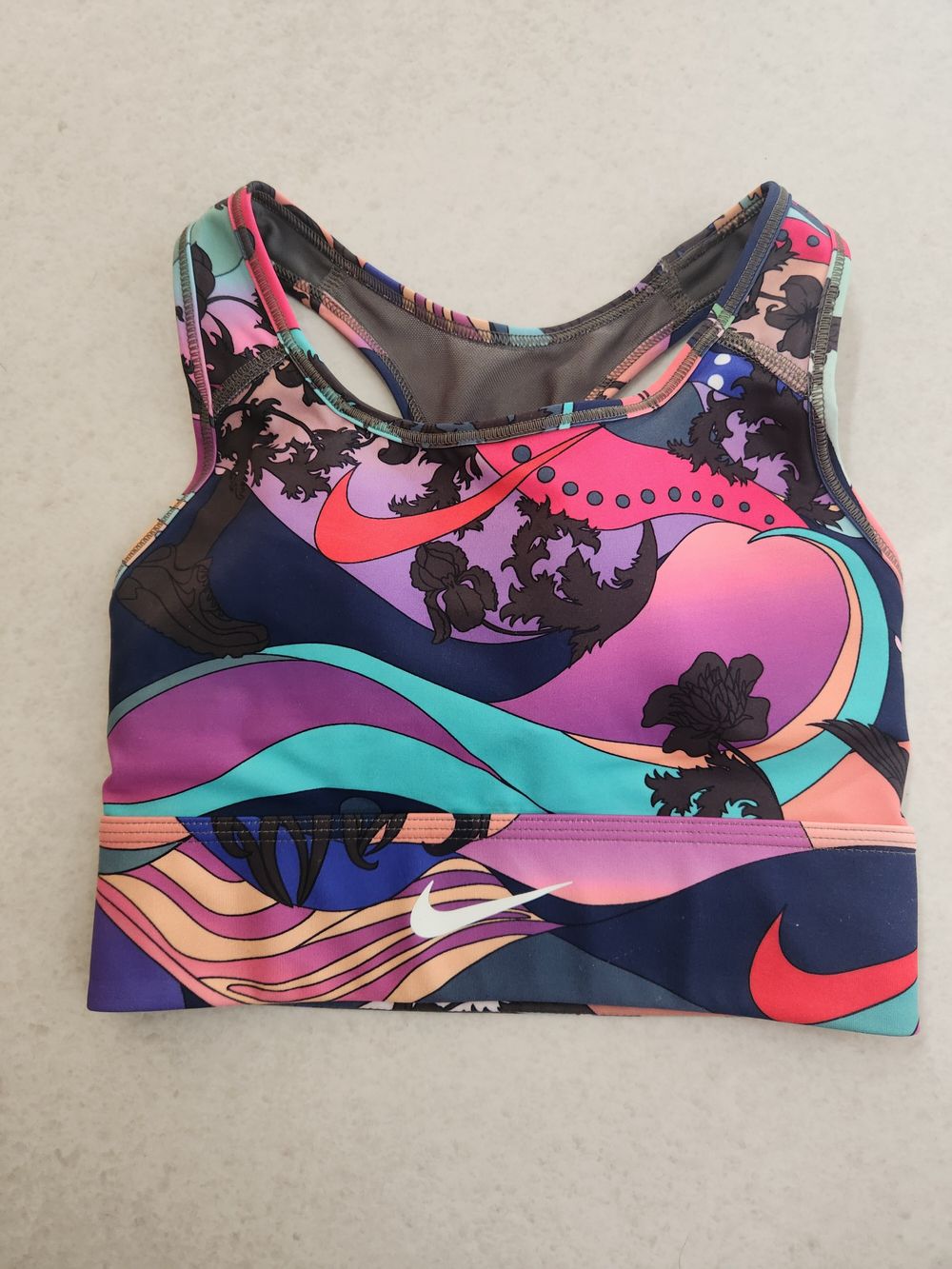nike patterned sports bra