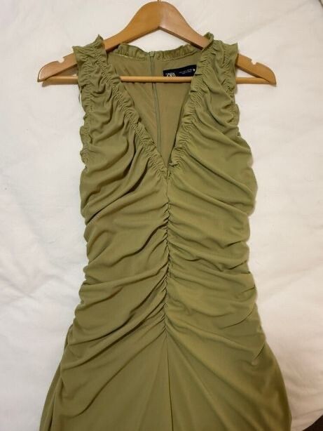 green emerald velvet dress ZARA. Green ruched midi dress. TS (XXS)  Hibuy market