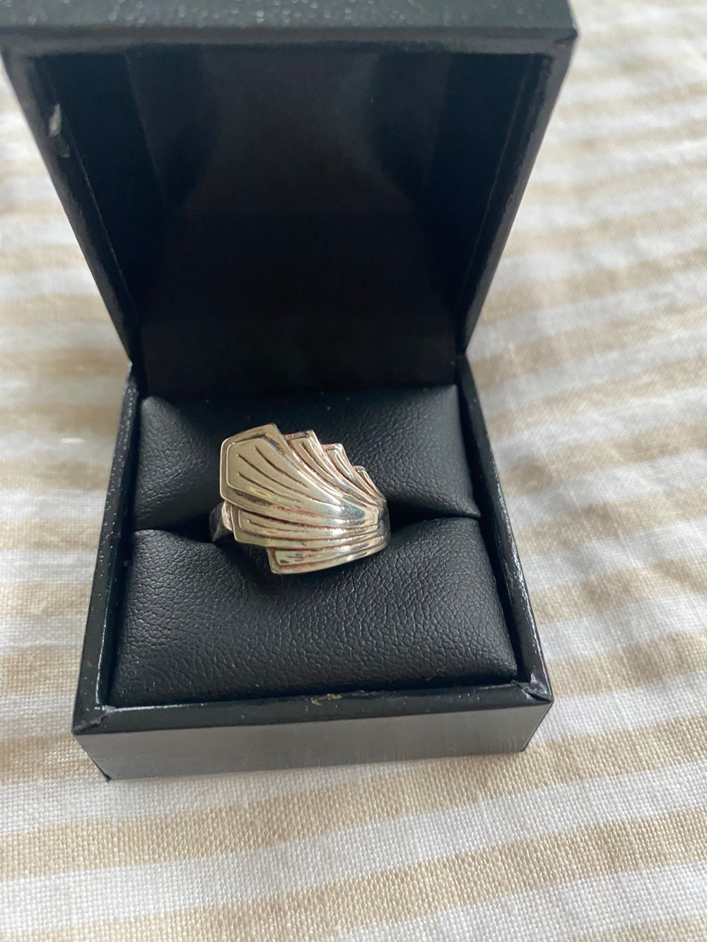 NWT Smith & Dillon Breaker ring