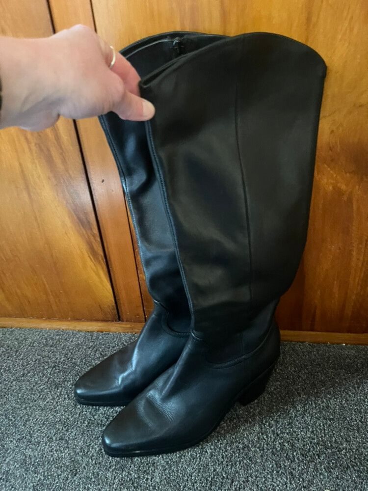 Black Leather Boots 39