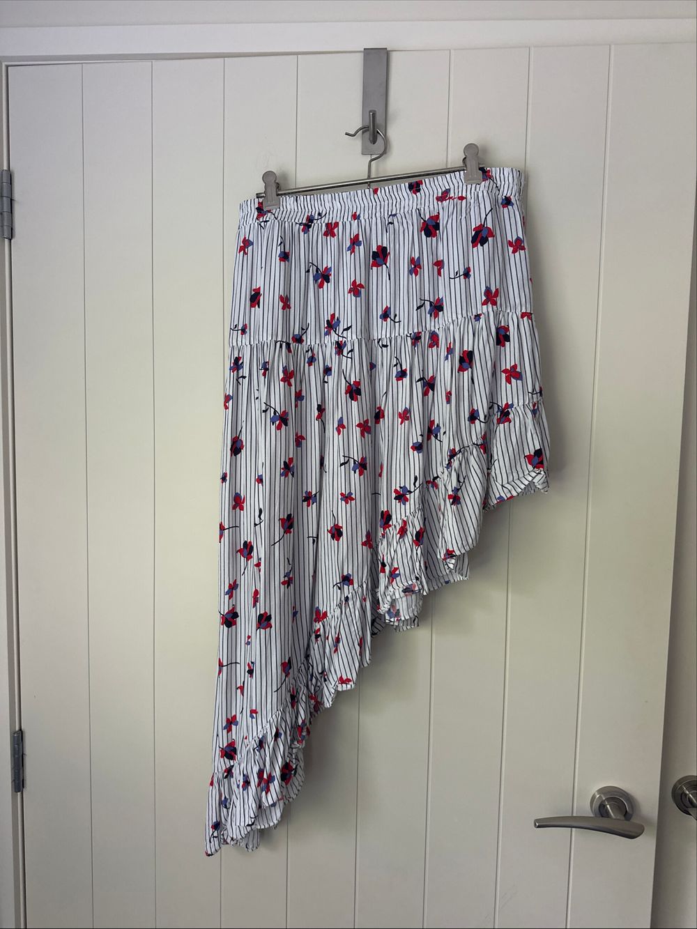 Seed asymmetrical skirt