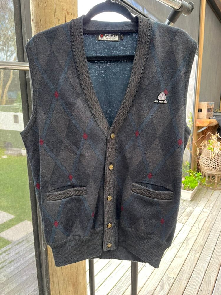 Yung Chi Knit Vest Size L