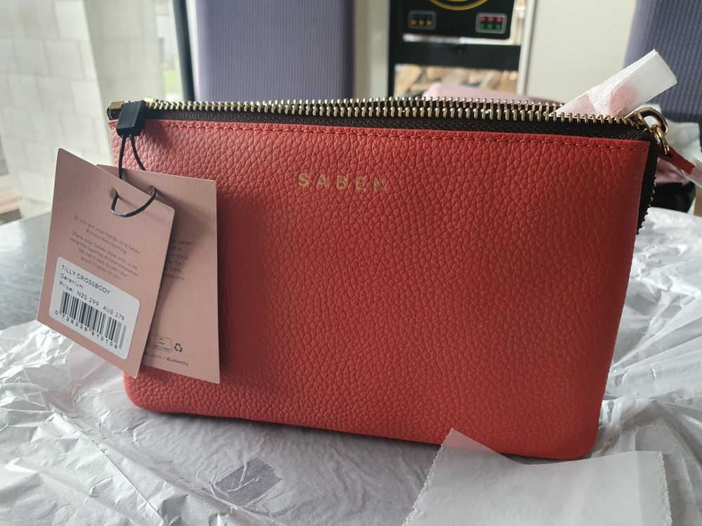 BNWT Saben Tilly Crossbody bag, Geranium