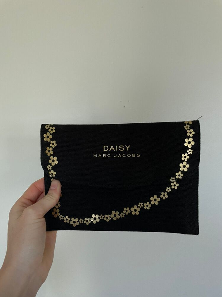 daisy Marc Jacob’s pouch