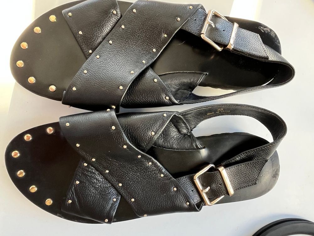 * Price Reduced * Beautiful Leather  sandals size 40