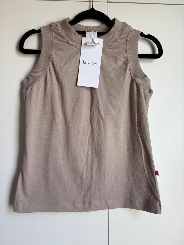 Kowtow Singlet