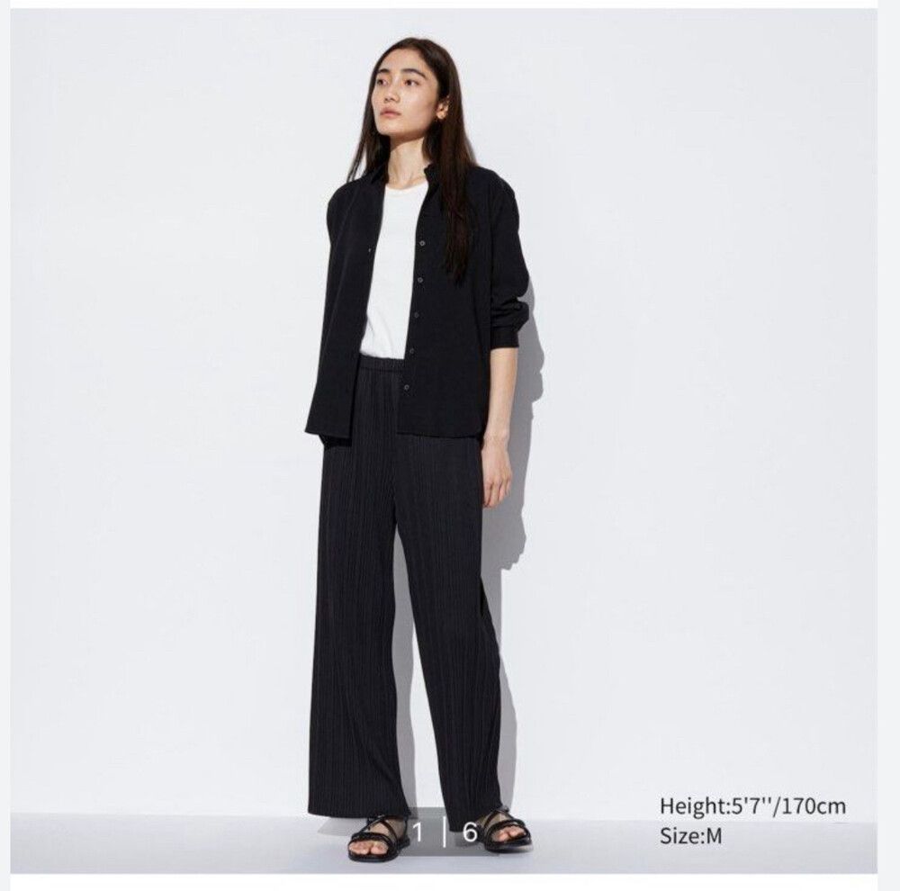 Classic Uniqlo Black Plisse Pleat Straight Fit Pants