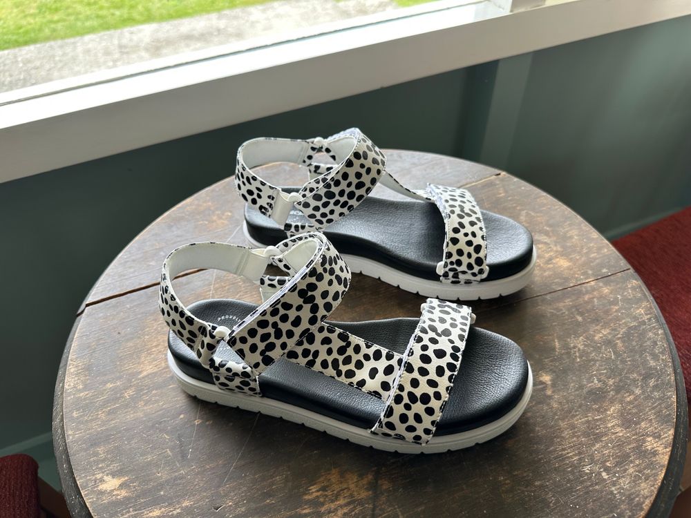 Deuce Sandals Leopard