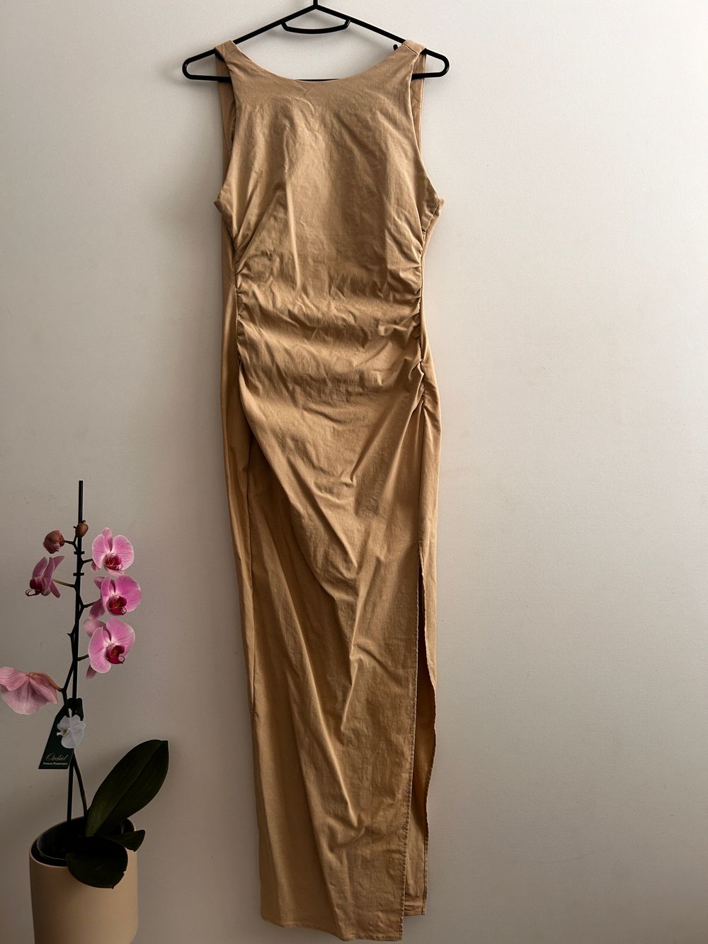Bershka - Bershka beige flattering dress on Designer Wardrobe