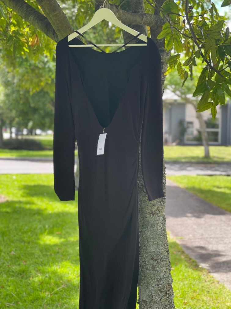 Cue - Cue Black Long Sleeve Dress on Designer Wardrobe