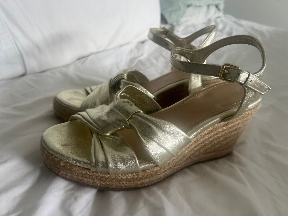TED BAKER gold wedges (40). UNWORN