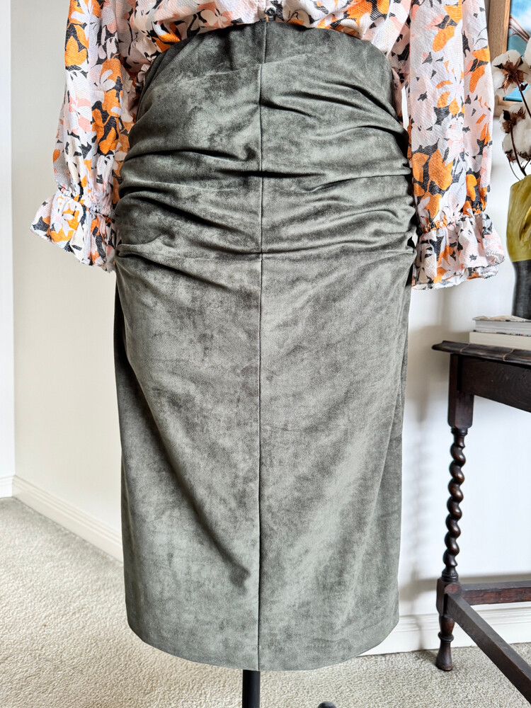 BNWT Vegan Suede Skirt Sz Med