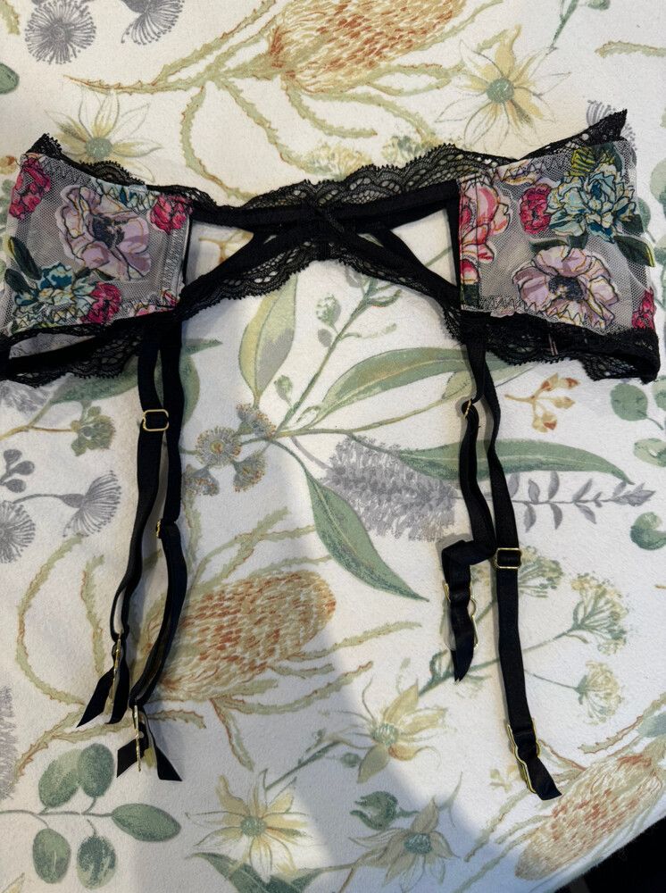Victoria's Secret Floral Suspender Belt Size XS/S