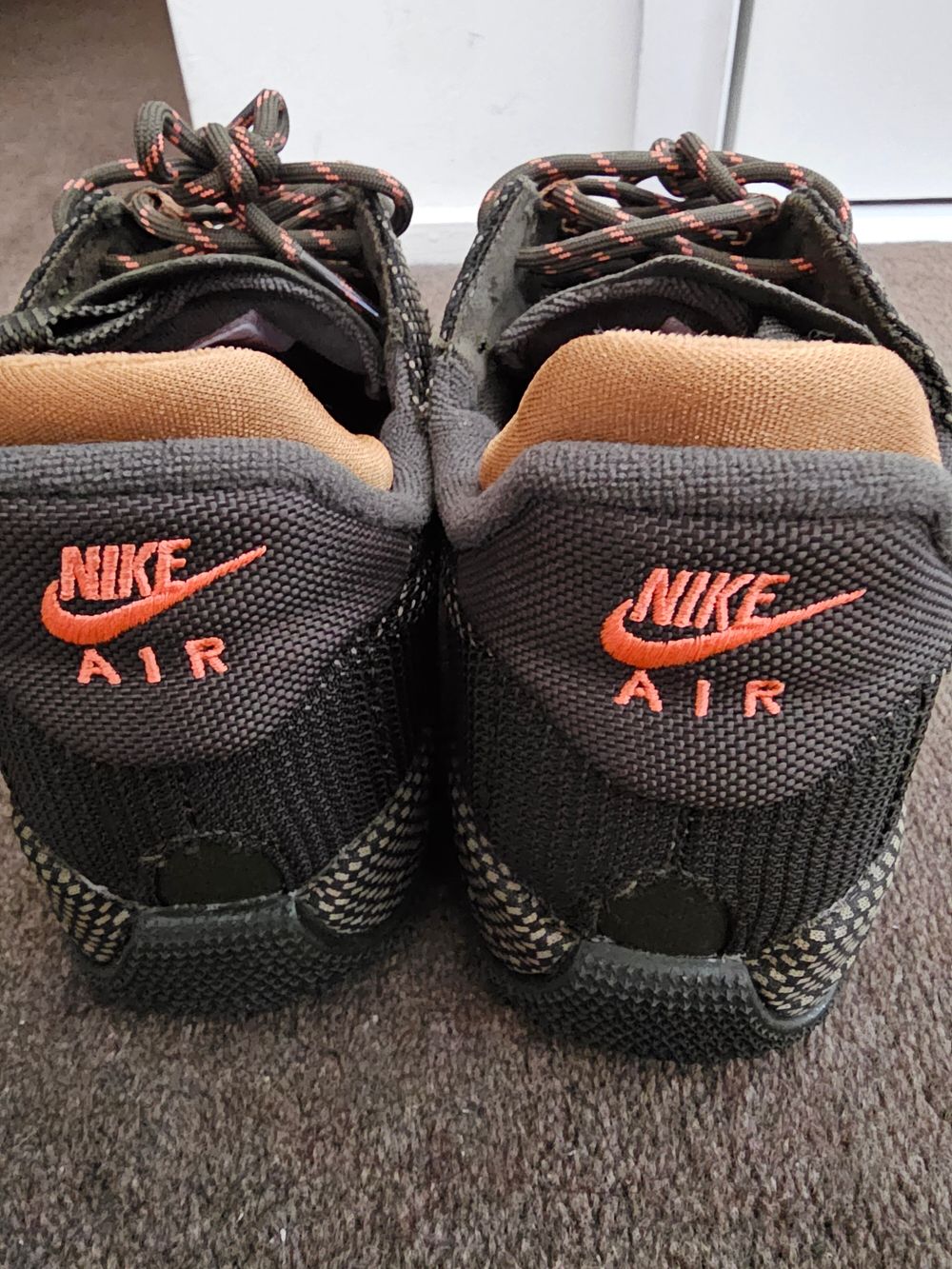 Nike Air Sneakers Size US 8.5 EU 40