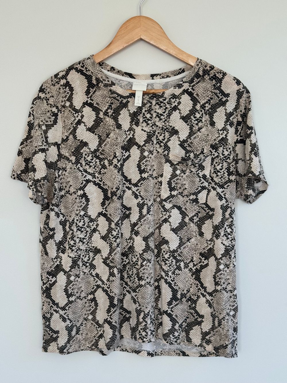 H&M T-shirt with snake print. Size M