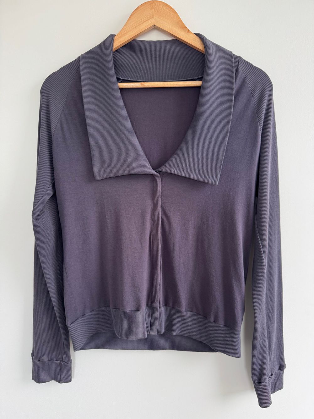 Top from Metalicus in graphite color. OS size. Suitable for S, M