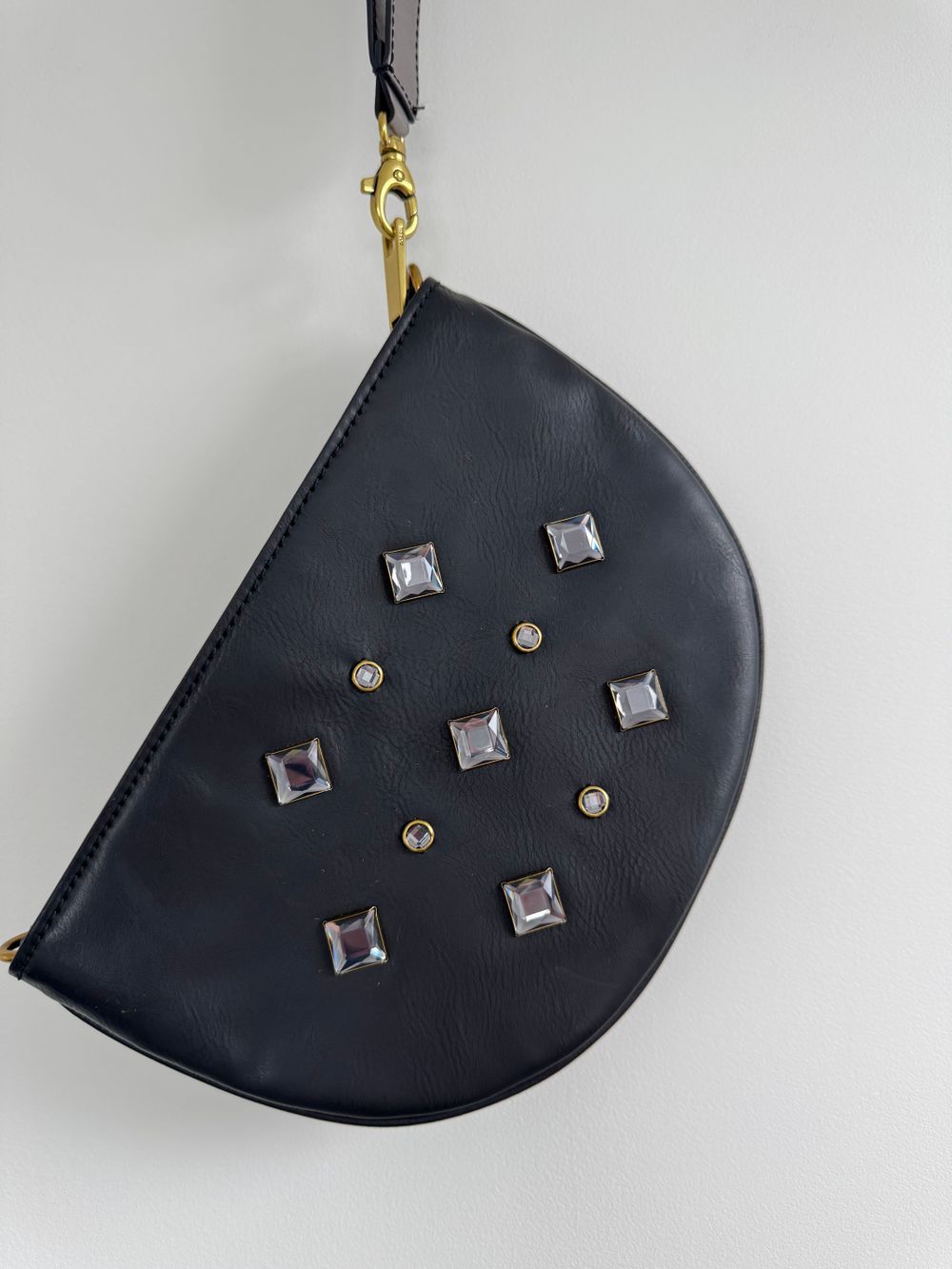 Jual Fossil Maisie Clutch decorated with rhinestones.