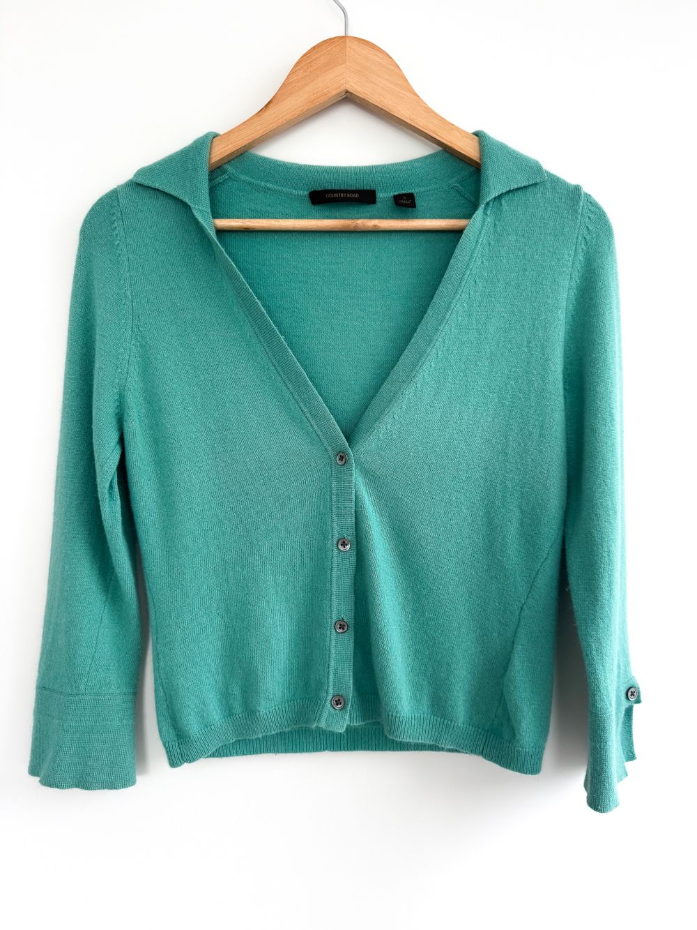 Country Road cardigan in a sophisticated mint shade. Size S but fits XS better. Cashmere, angora, wool.