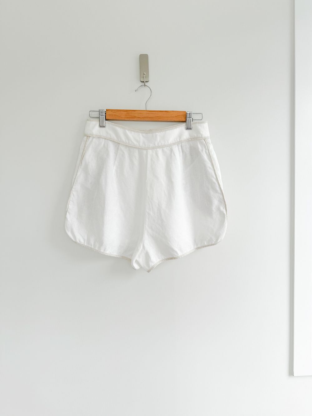 Witchery 100% Linen Shorts – Size 8