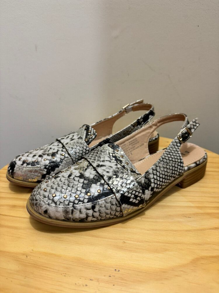 Size 9 Sakura Shoes