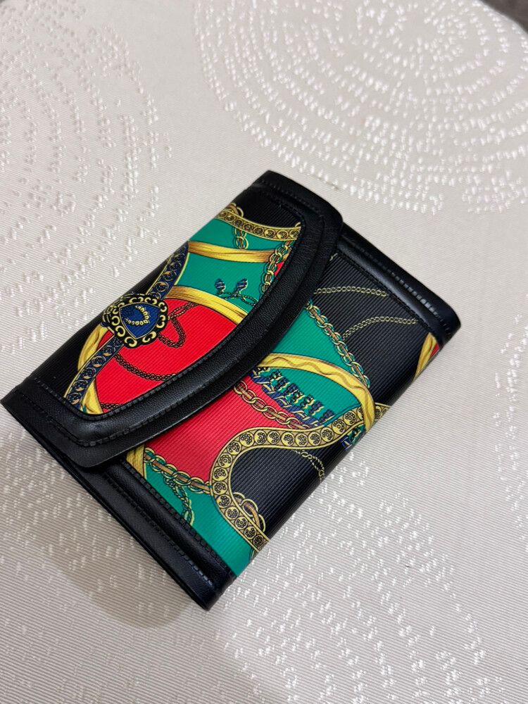 Colorful Chain-Print Wallet – Eye-Catching Design