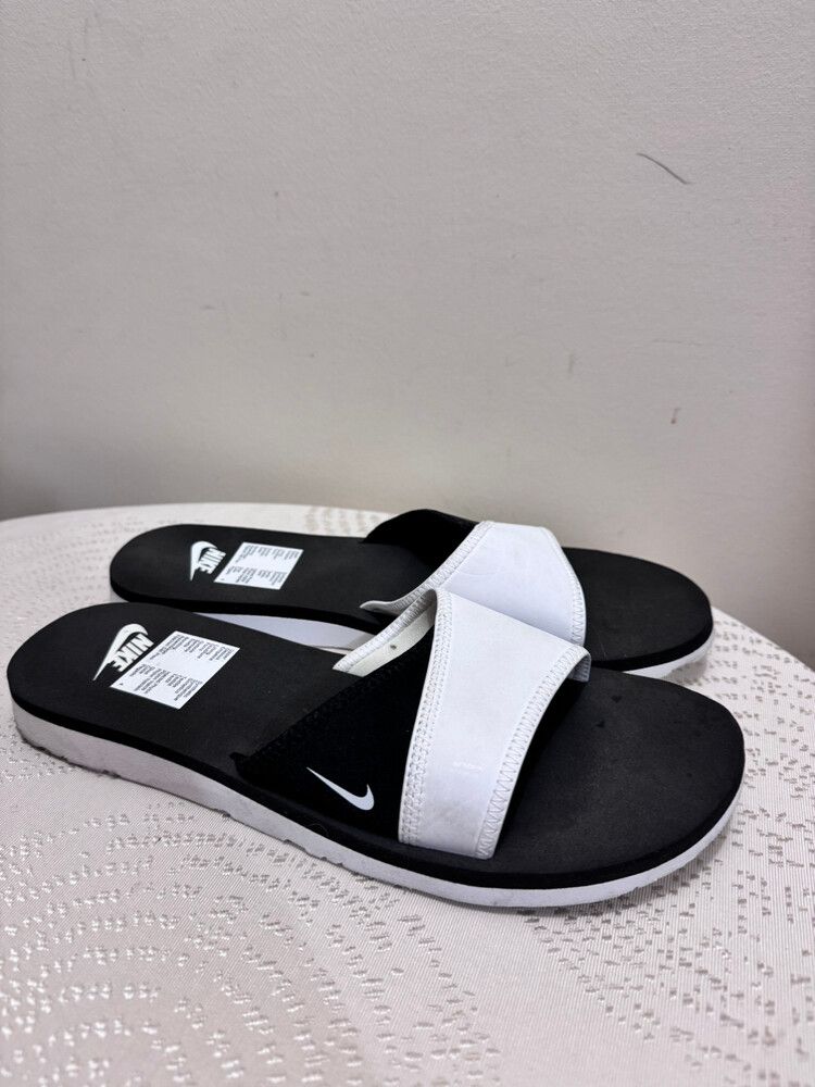 Nike Women’s Black & White Slides – Size 10 US